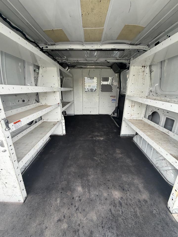 Ford Transit 250 Van Low Roof 60/40 Pass.130-in. WB 2016