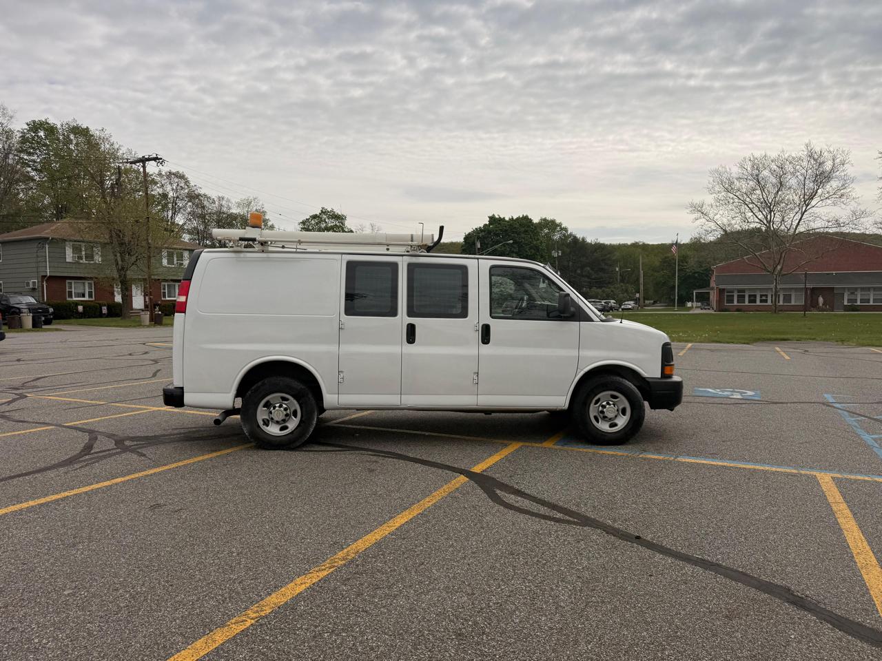 Chevrolet Express 2500 Cargo 2011