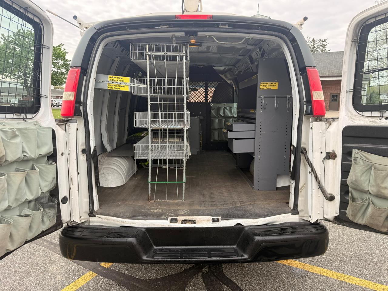 Chevrolet Express 2500 Cargo 2011