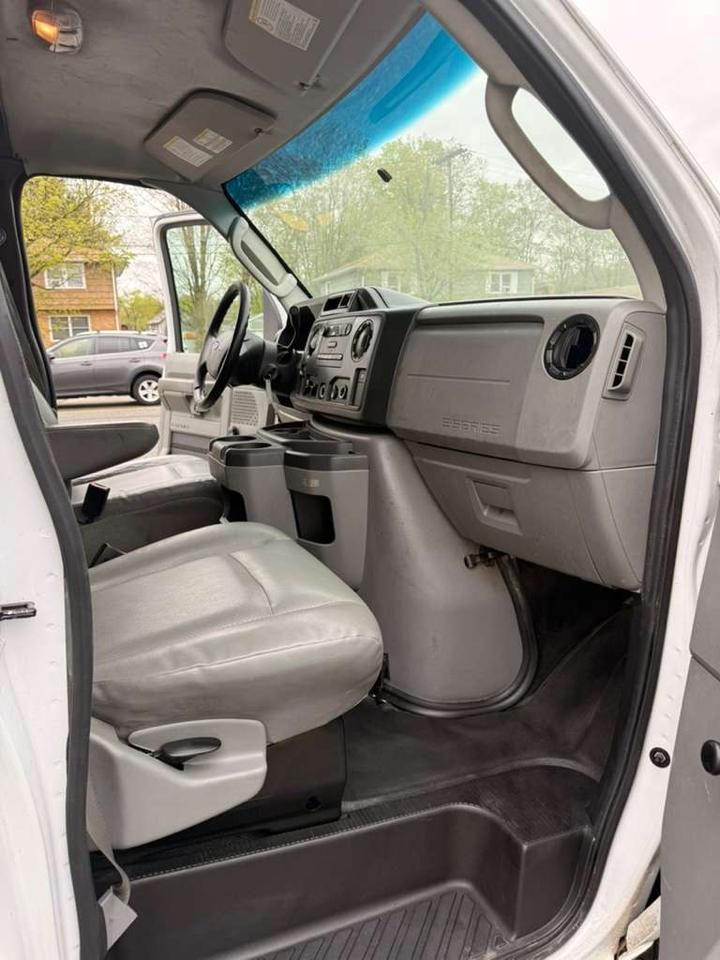 Ford Econoline E-350 Super Duty 2018