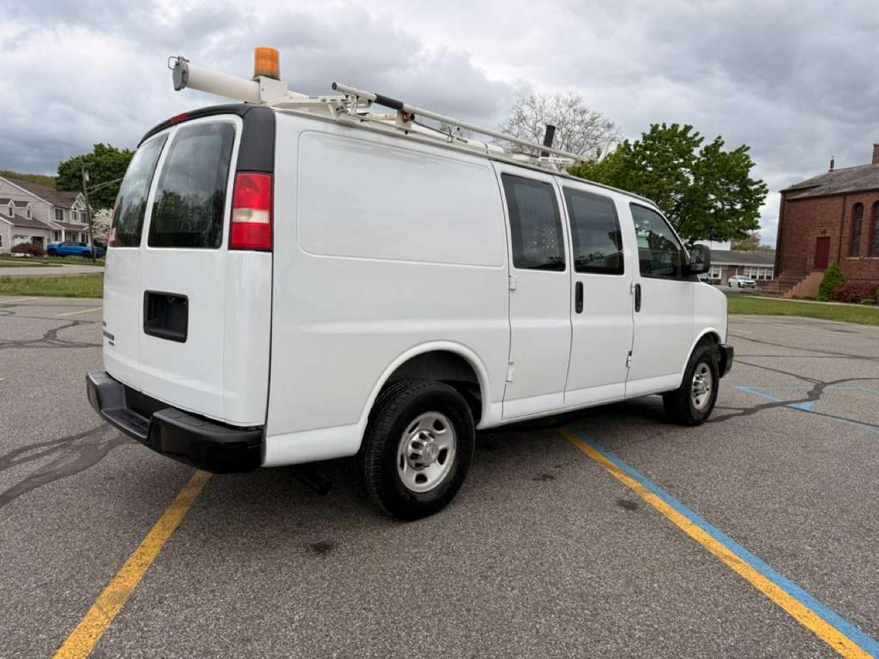 Chevrolet Express 2500 Cargo 2011