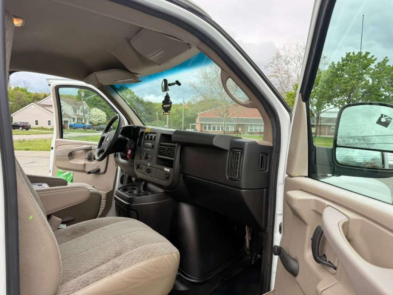 Chevrolet Express 2500 Cargo 2011