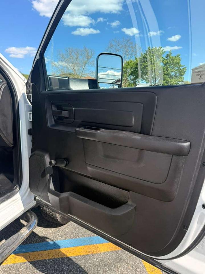 RAM 3500 Regular Cab 2WD SWB DRW 2016