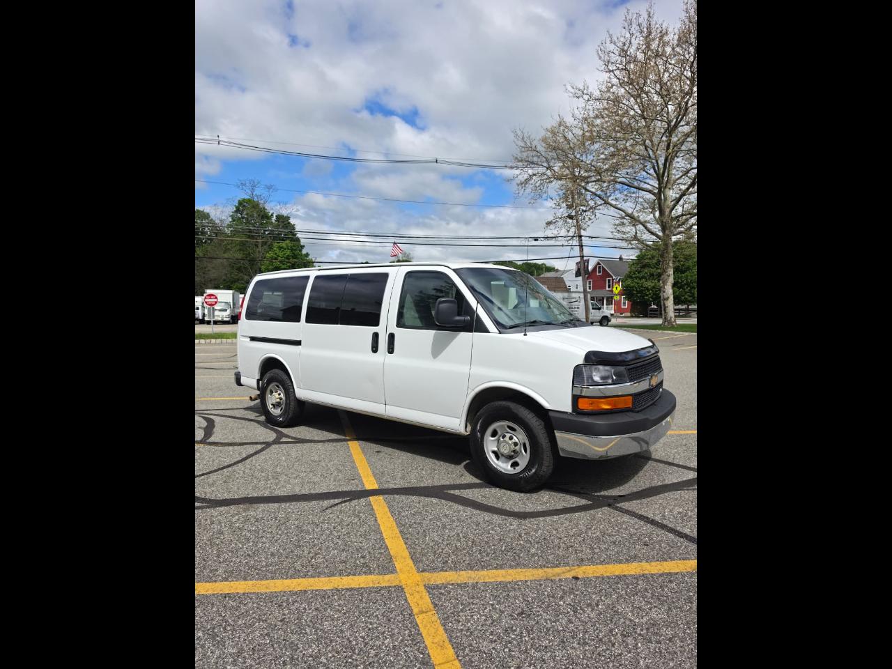 2015 Chevrolet Express 3500 LS's photo