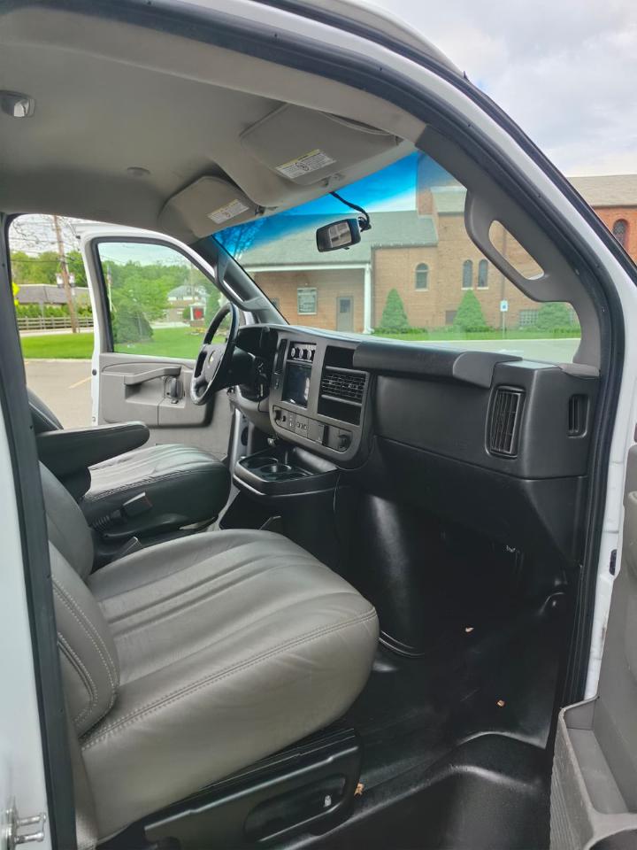 Chevrolet Express G3500 139" 2020