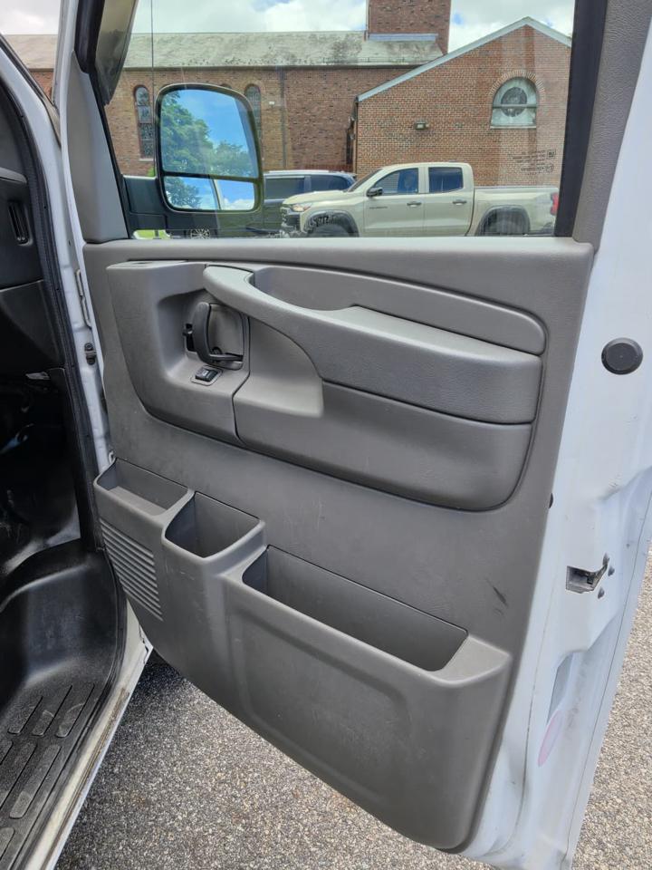 GMC Savana G3500 Cargo 2015
