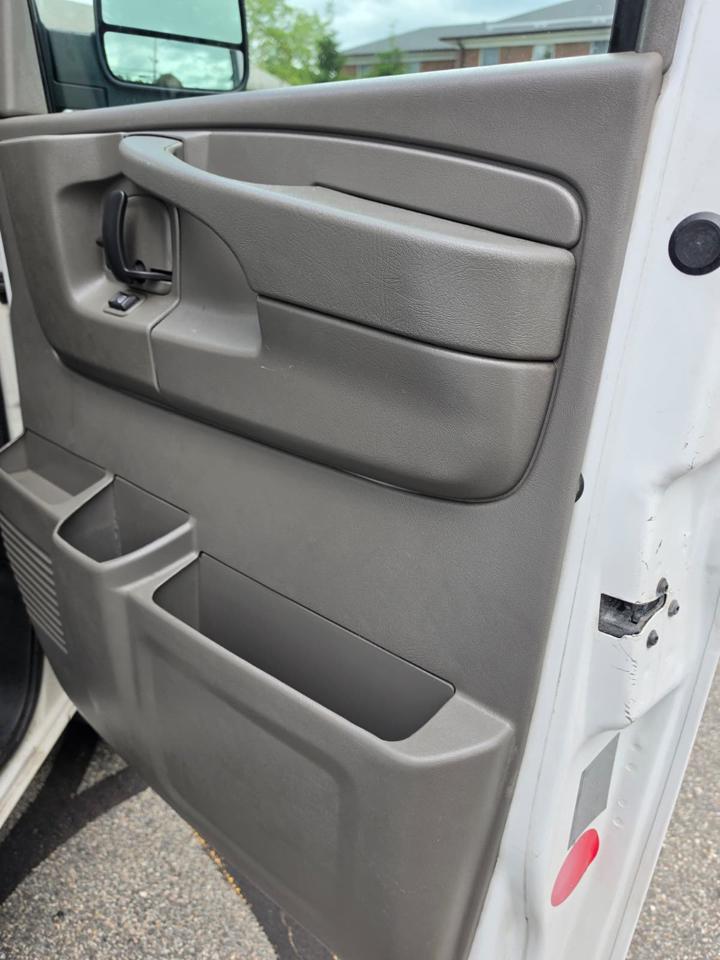 GMC Savana G3500 Cargo 2015