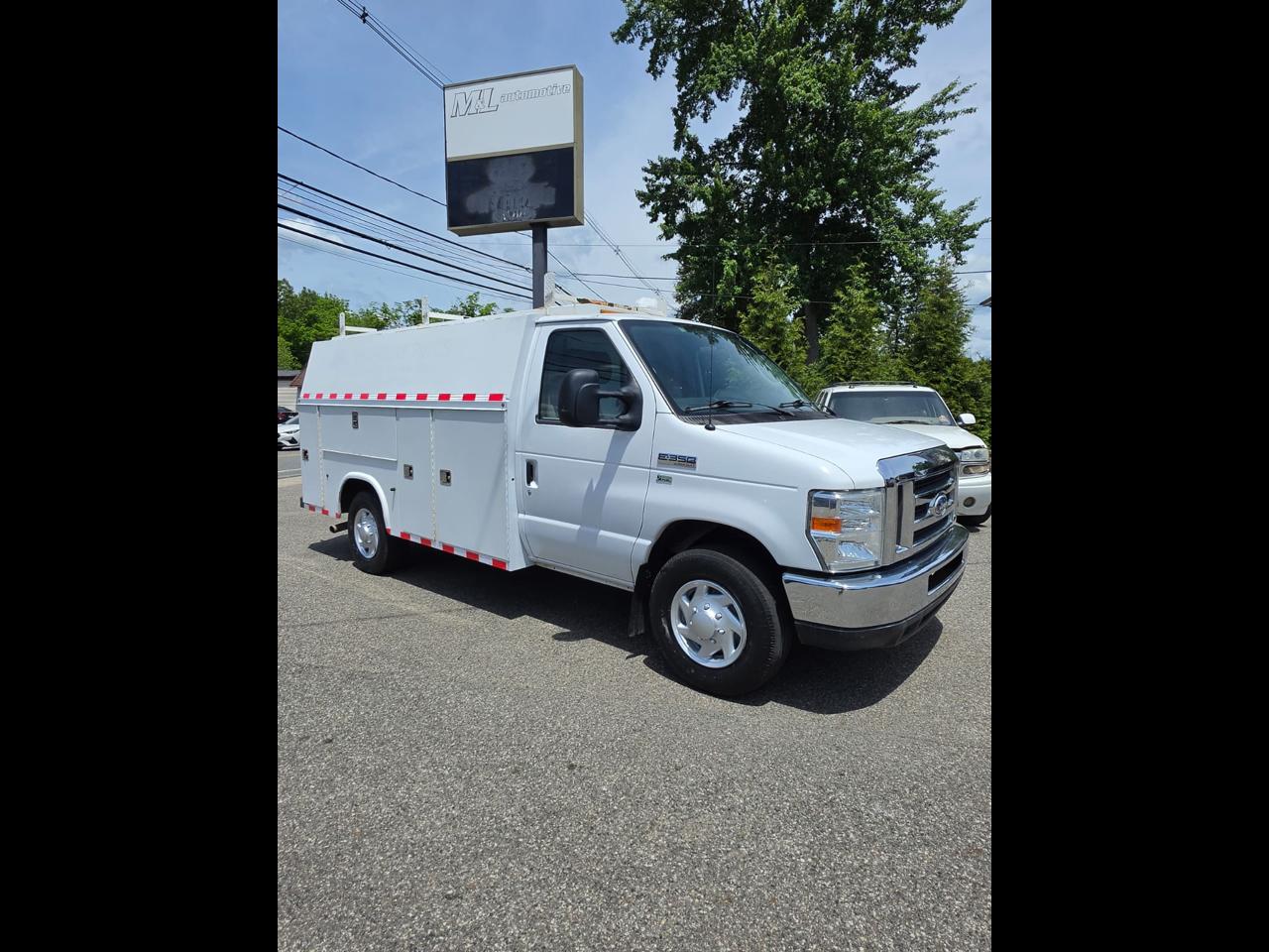Ford Econoline E-350 Super Duty 2014