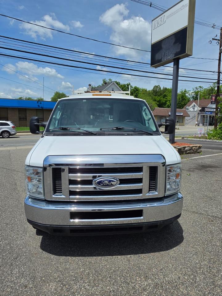 Ford Econoline E-350 Super Duty 2014