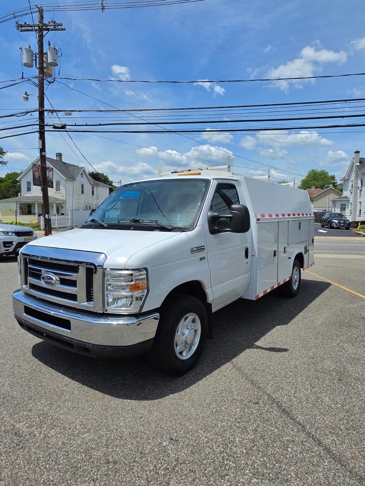 Ford Econoline E-350 Super Duty 2014