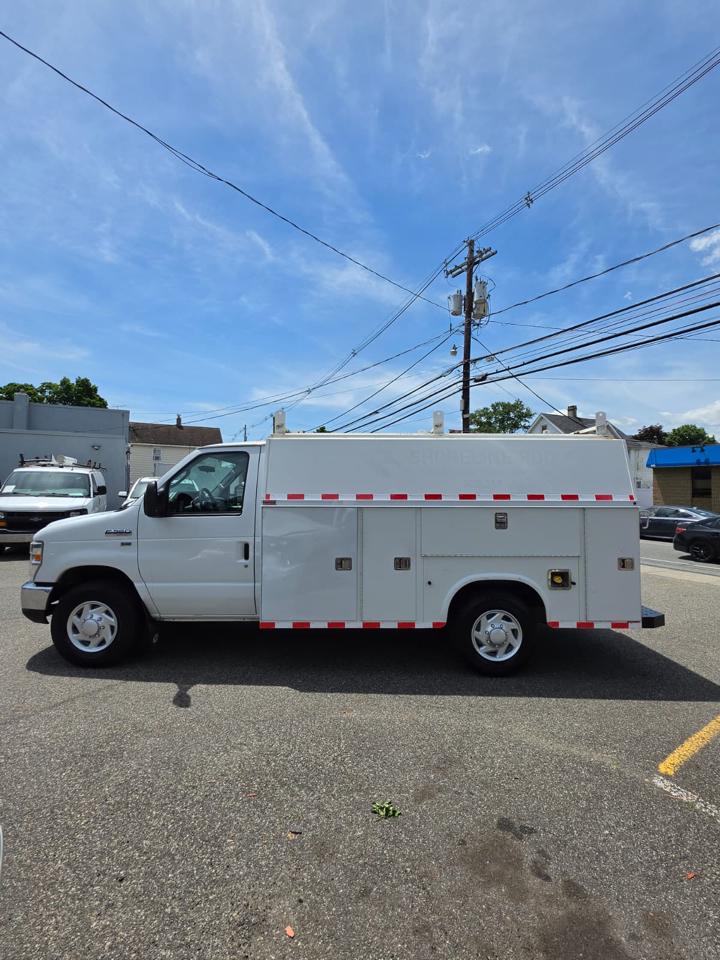 Ford Econoline E-350 Super Duty 2014