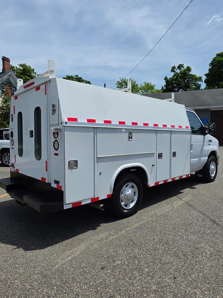 Ford Econoline E-350 Super Duty 2014