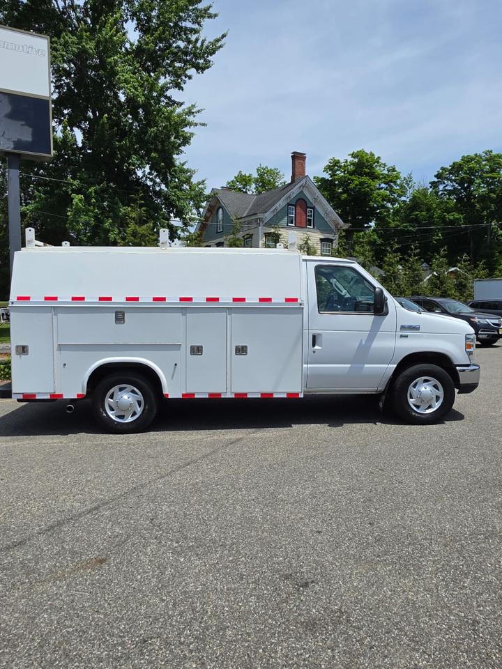 Ford Econoline E-350 Super Duty 2014