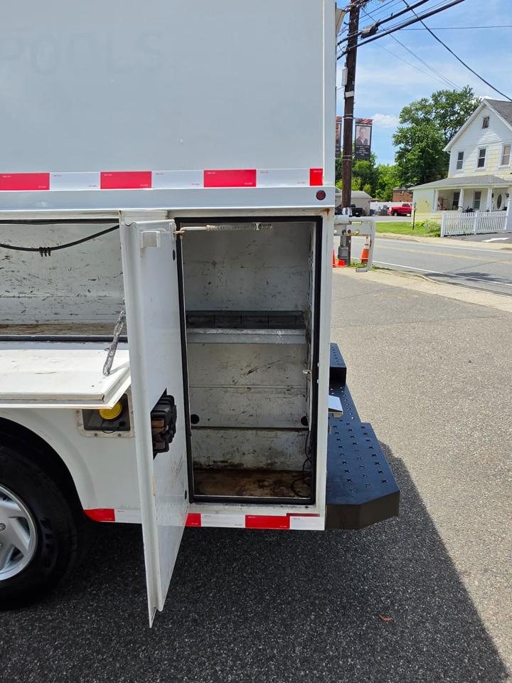 Ford Econoline E-350 Super Duty 2014