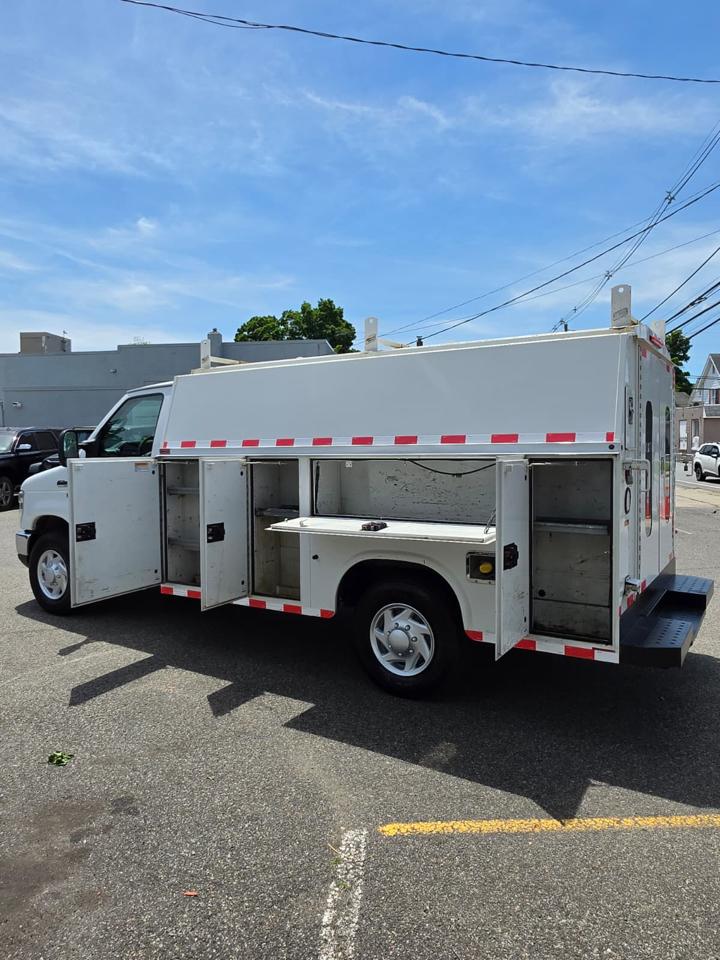 Ford Econoline E-350 Super Duty 2014