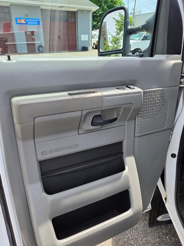 Ford Econoline E-350 Super Duty 2014