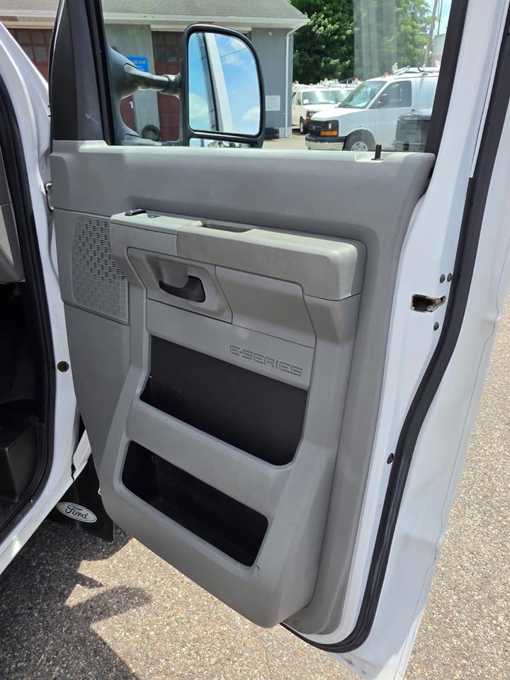 Ford Econoline E-350 Super Duty 2014