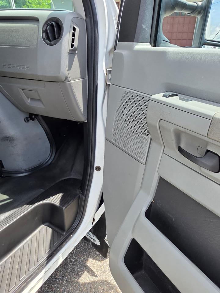 Ford Econoline E-350 Super Duty 2014