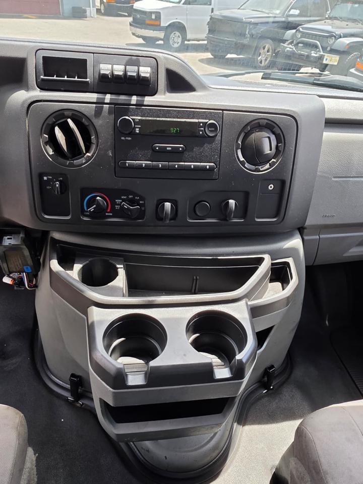Ford Econoline E-350 Super Duty 2014