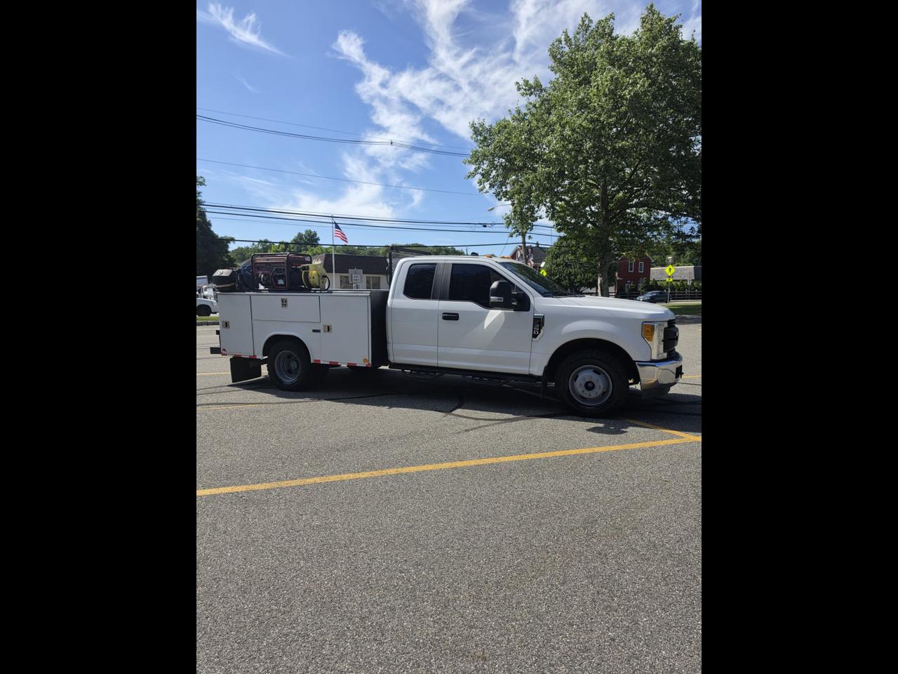 Ford F-350 SD XL SuperCab Long Bed DRW 2WD 2017