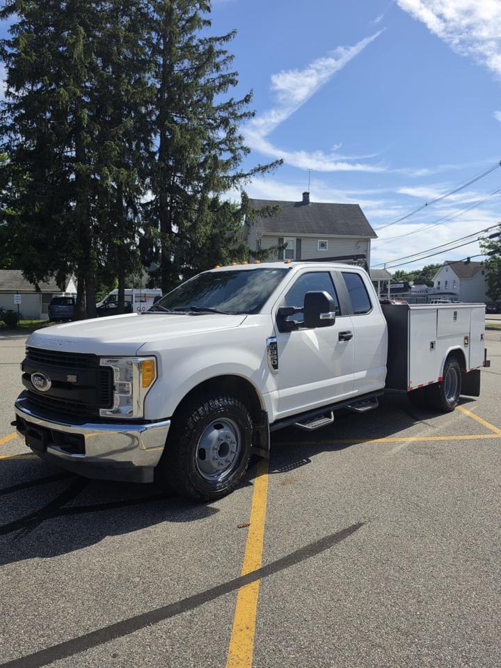 Ford F-350 SD XL SuperCab Long Bed DRW 2WD 2017