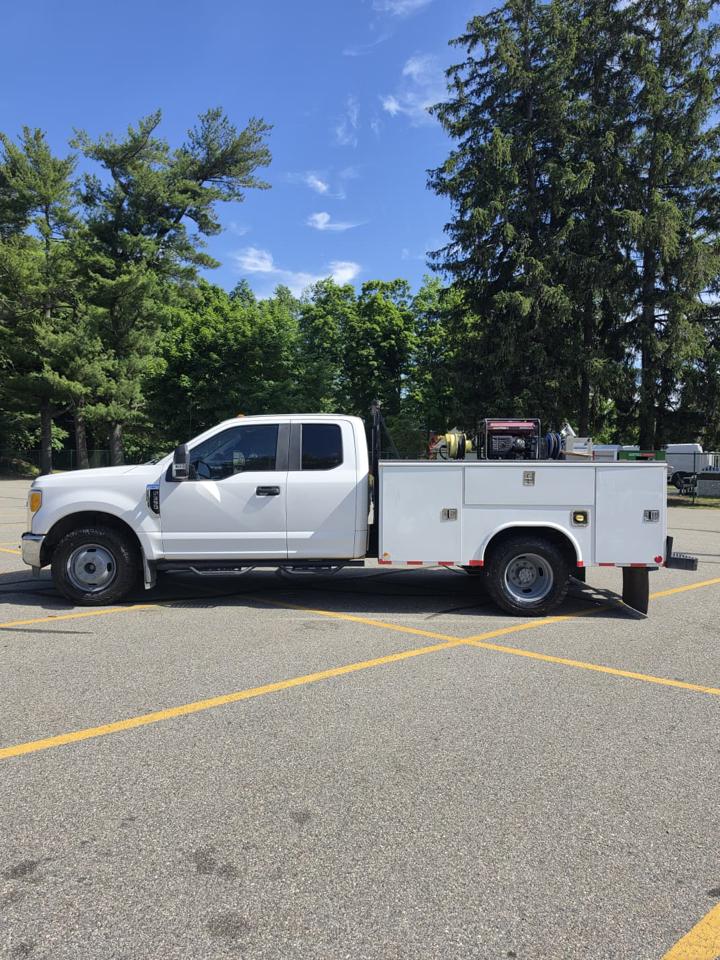 Ford F-350 SD XL SuperCab Long Bed DRW 2WD 2017
