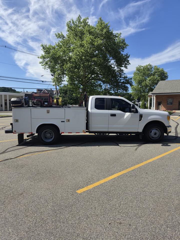 Ford F-350 SD XL SuperCab Long Bed DRW 2WD 2017