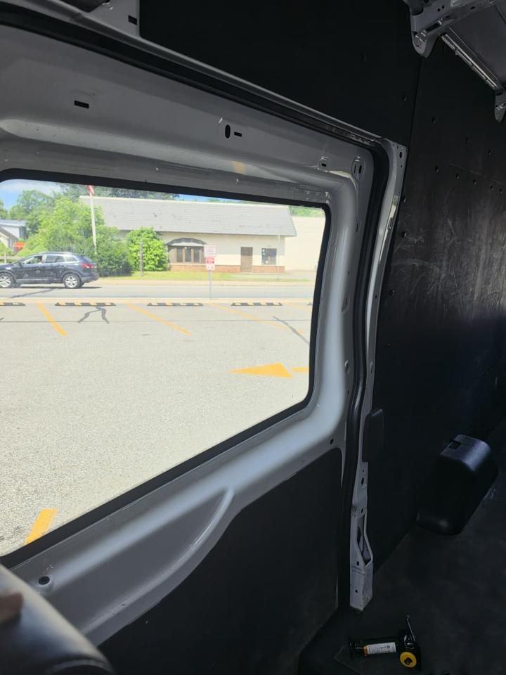 Ford Transit 250 Van High Roof w/Sliding Pass. 148-in. WB EL 2023