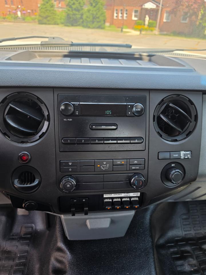 Ford F-450 SD Regular Cab DRW 2WD 2012