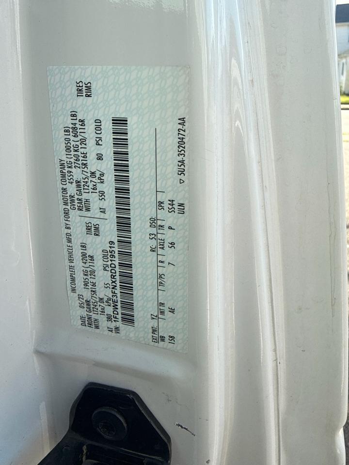Ford Econoline E-350 Super Duty 2024