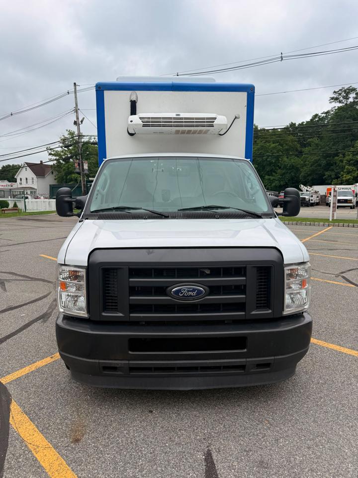 Ford Econoline E-350 Super Duty 2024