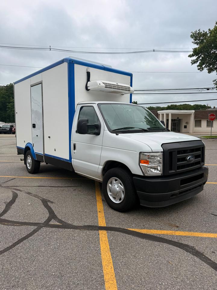 Ford Econoline E-350 Super Duty 2024