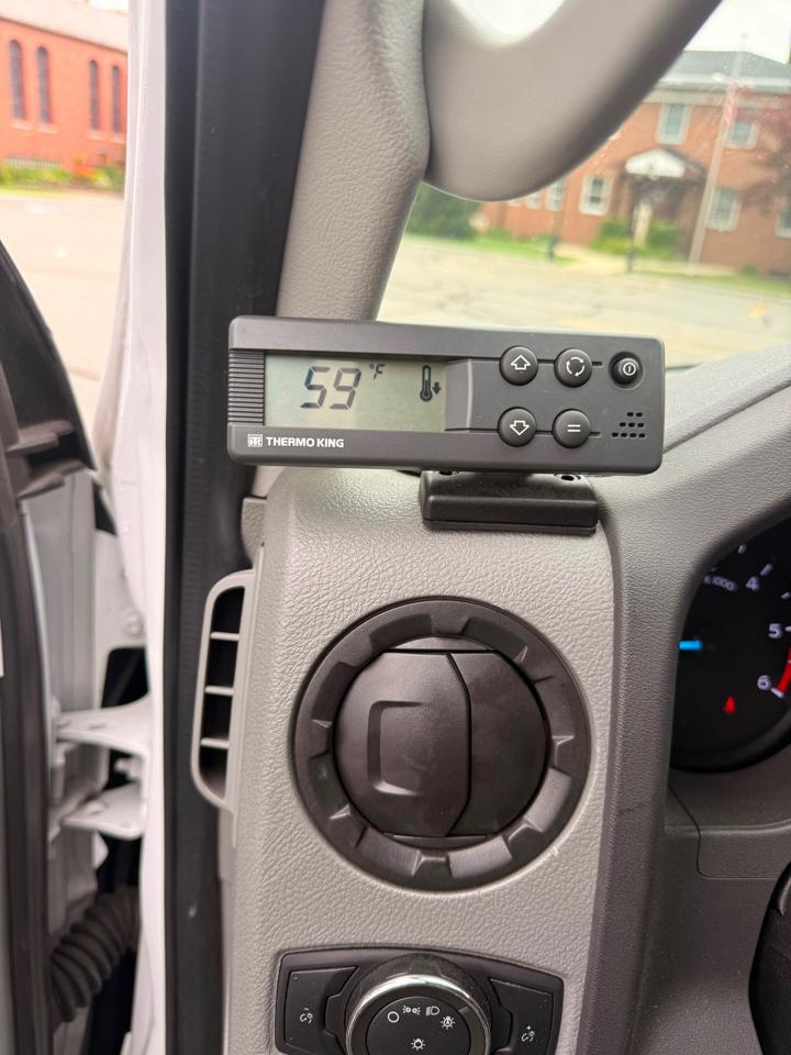 Ford Econoline E-350 Super Duty 2024