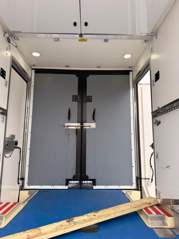 Ford Econoline E-350 Super Duty 2024
