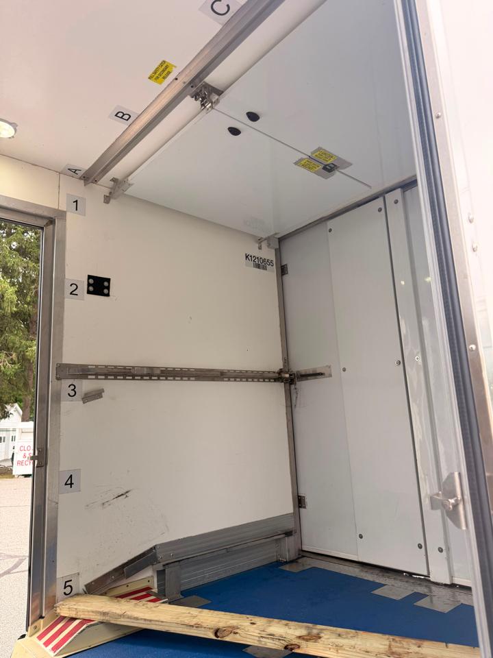 Ford Econoline E-350 Super Duty 2024