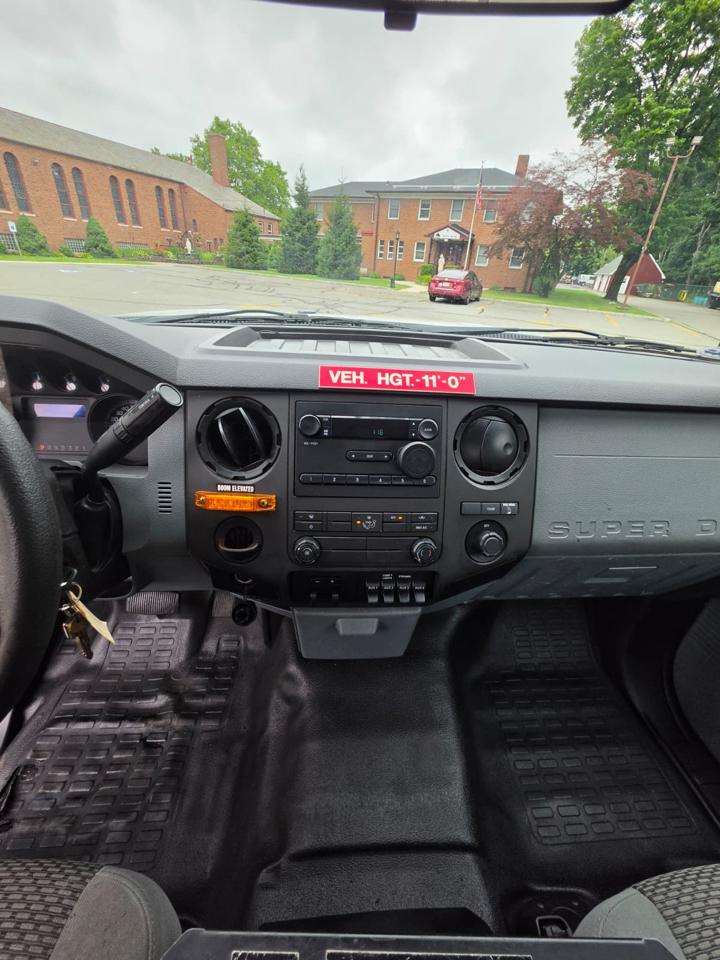 Ford F-450 SD Regular Cab DRW 2WD 2012