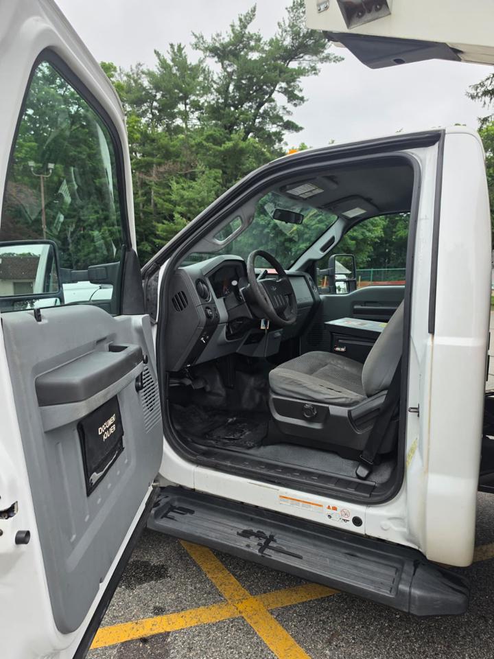 Ford F-450 SD Regular Cab DRW 2WD 2012