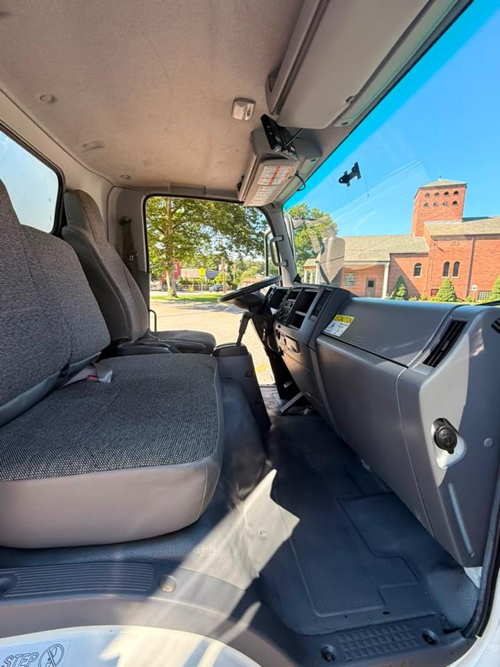 Isuzu NQR  2022
