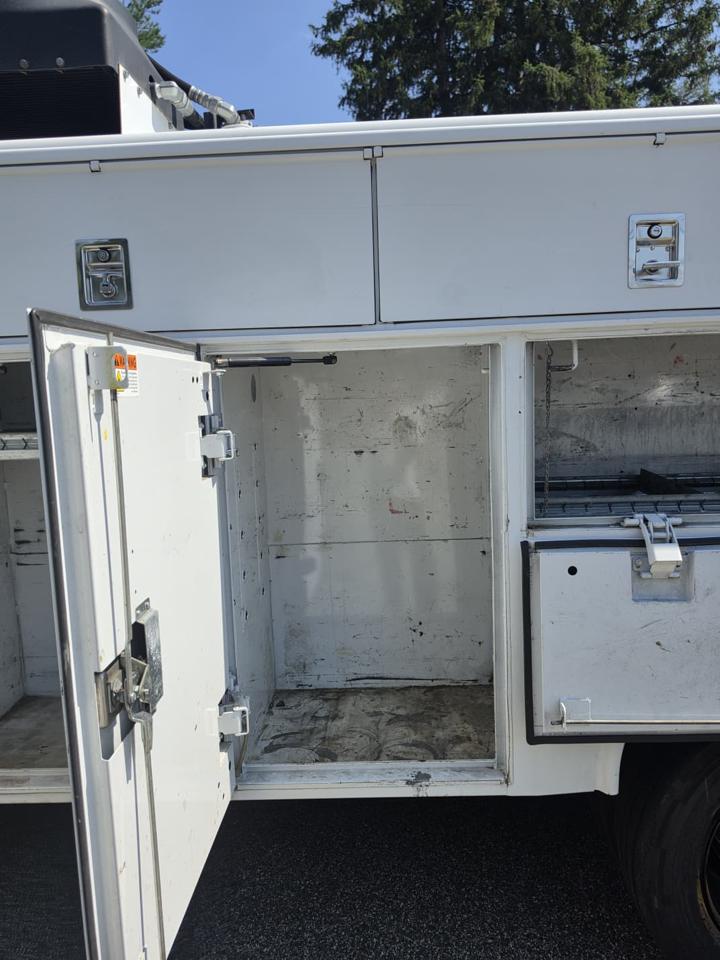 Ford F-550 Crew Cab DRW 2WD 2016