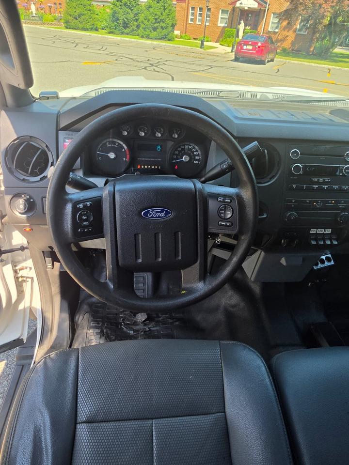 Ford F-550 Crew Cab DRW 2WD 2016