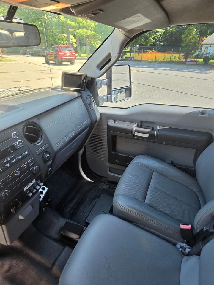 Ford F-550 Crew Cab DRW 2WD 2016