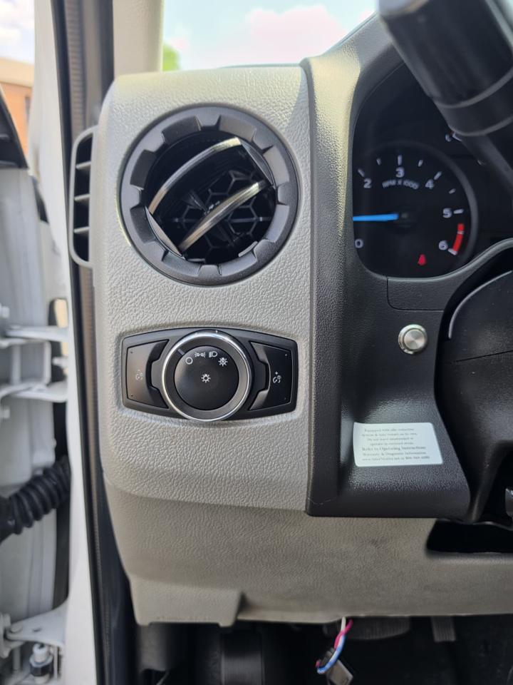 Ford Econoline E-350 Super Duty 2024