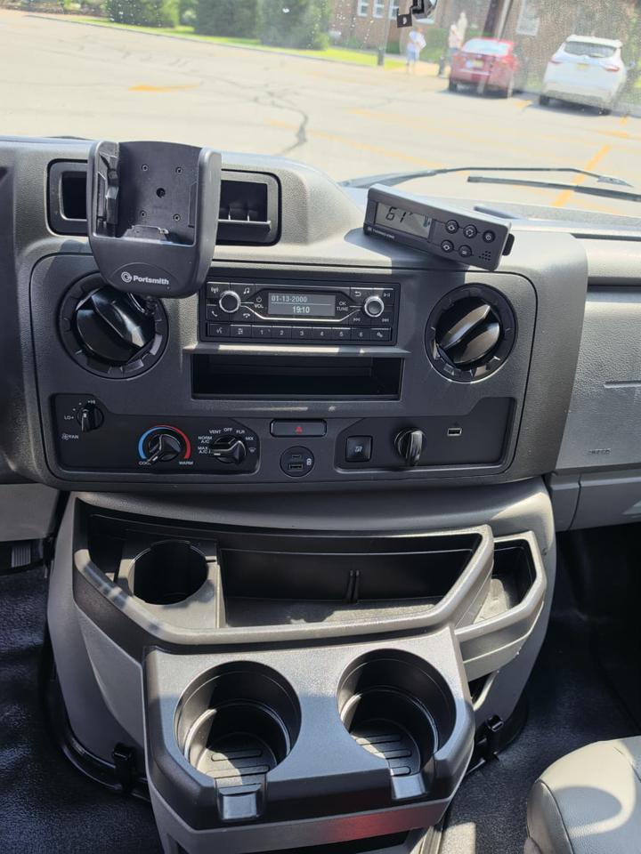 Ford Econoline E-350 Super Duty 2024