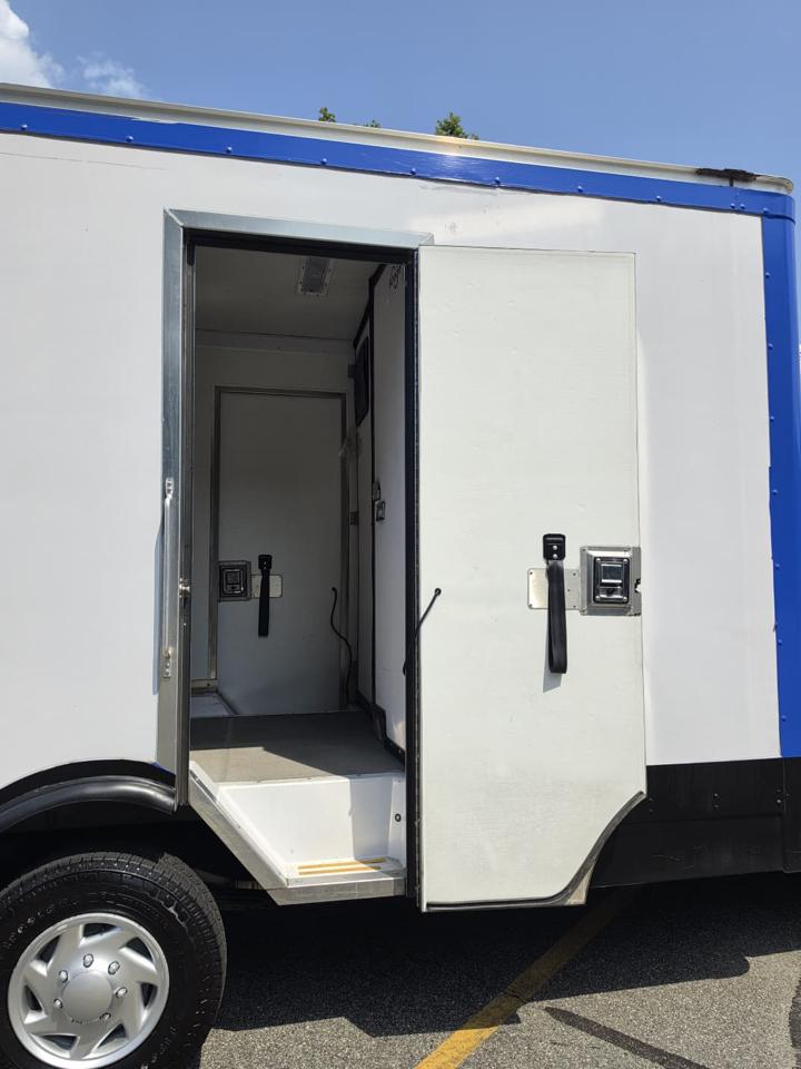Ford Econoline E-350 Super Duty 2024