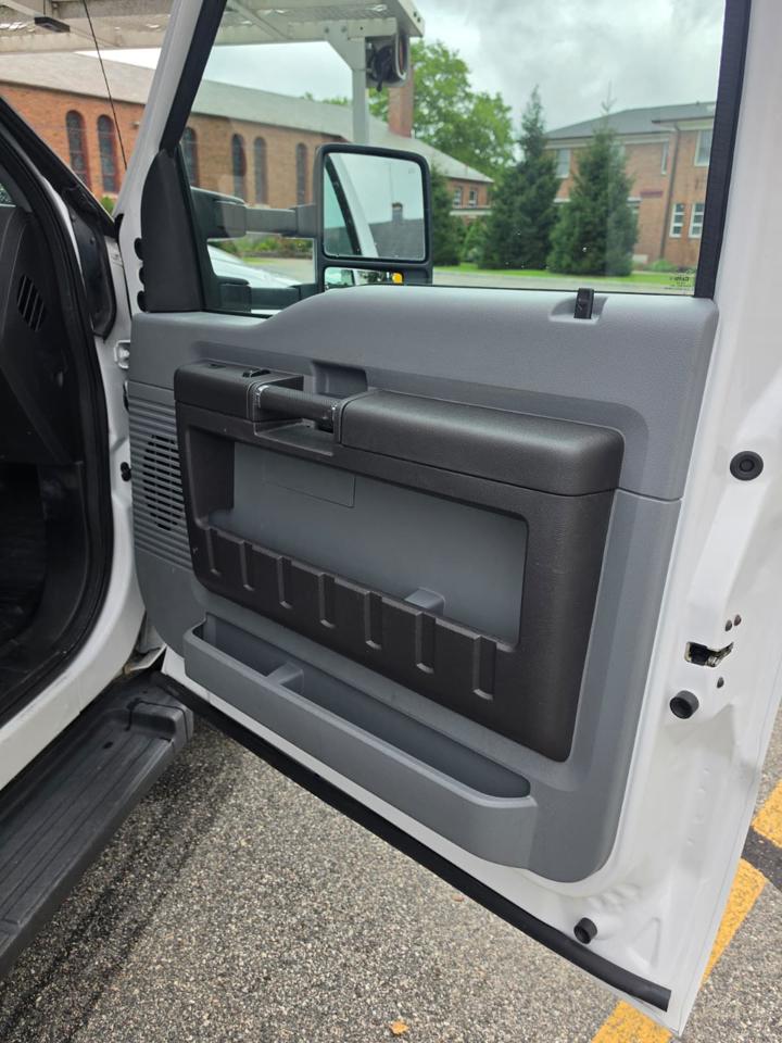 Ford F-550 Regular Cab DRW 4WD 2016
