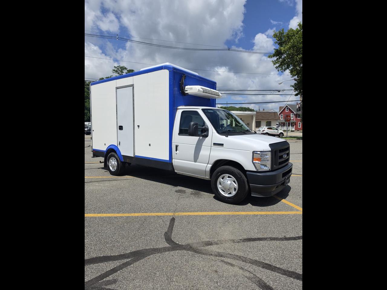 Ford Econoline E-350 Super Duty 2023