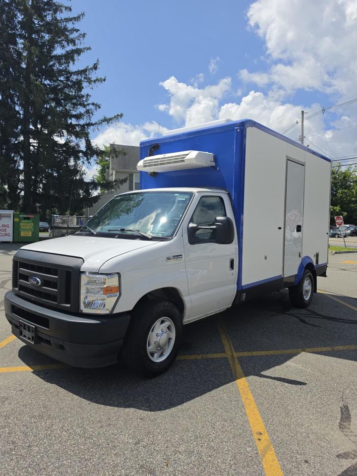 Ford Econoline E-350 Super Duty 2023