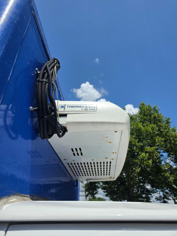 Ford Econoline E-350 Super Duty 2023