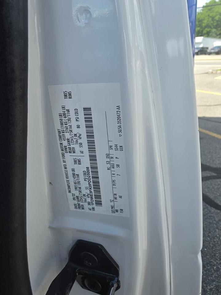 Ford Econoline E-350 Super Duty 2023