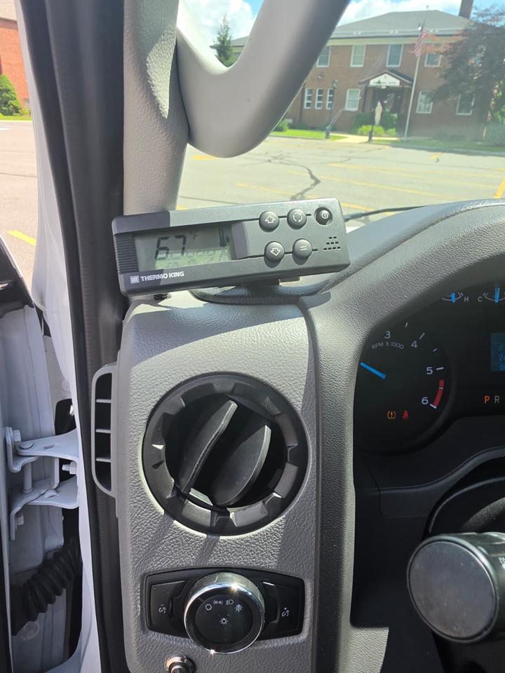 Ford Econoline E-350 Super Duty 2023